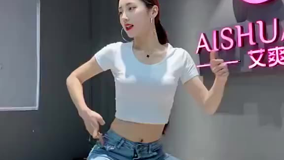 一定要找个会跳舞的女朋友,别问为什么